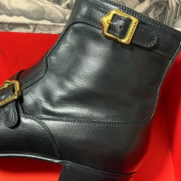 Gucci Boots with Artwork Box & Dusters - Picture 7 of 17